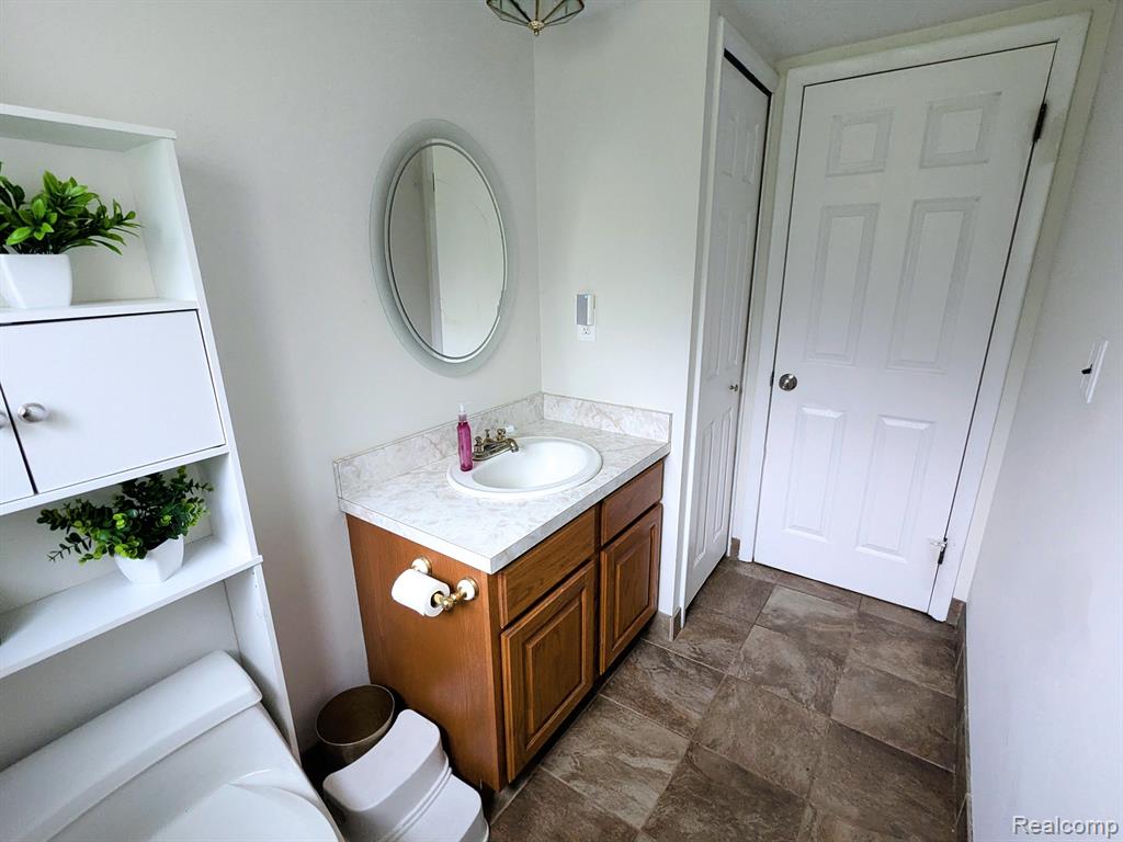 26199 Power Road Farmington Hills, MI 48334 - Photo 19 of 51