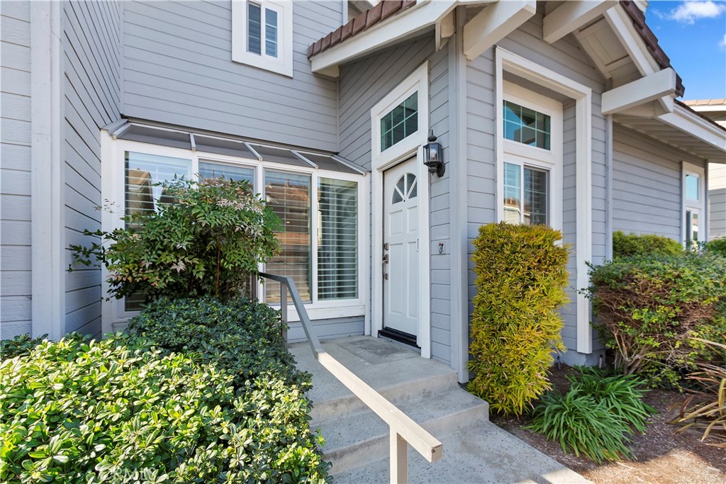 2192 Avocado Way Tustin, CA 92782 - Photo 1 of 41