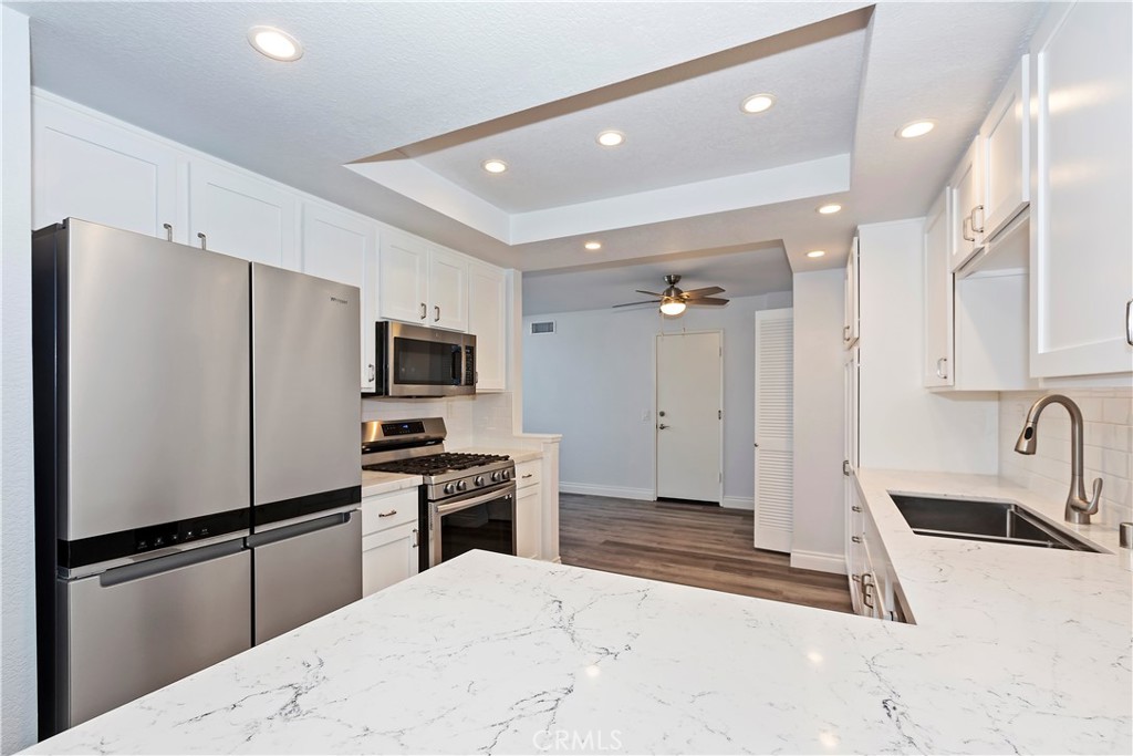 2192 Avocado Way Tustin, CA 92782 - Photo 12 of 41