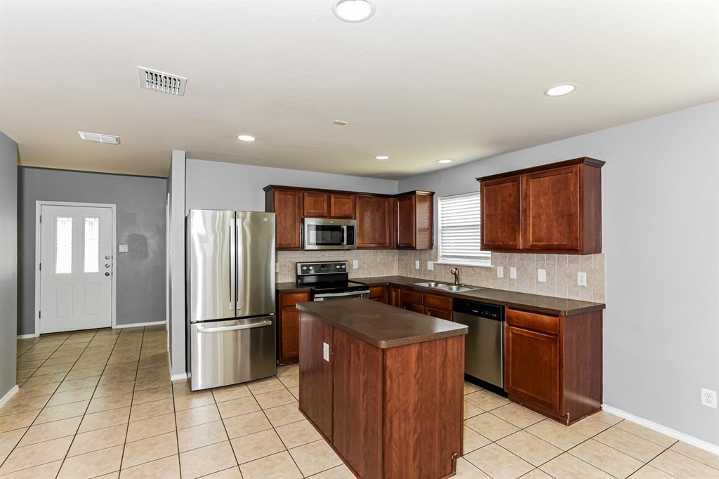 9233 Monument Court Fort Worth, TX 76244 - Photo 8 of 25