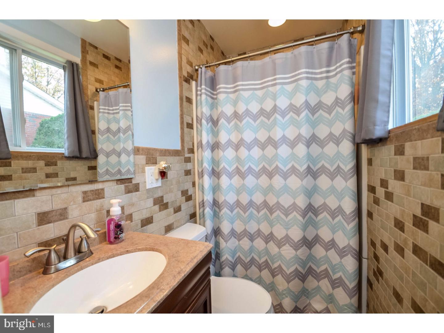 2842 Middletown Road Bethlehem, PA 18020 - Photo 11 of 18