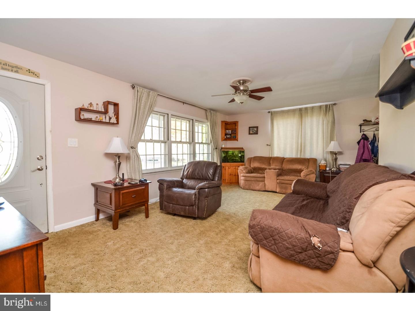 2842 Middletown Road Bethlehem, PA 18020 - Photo 3 of 18