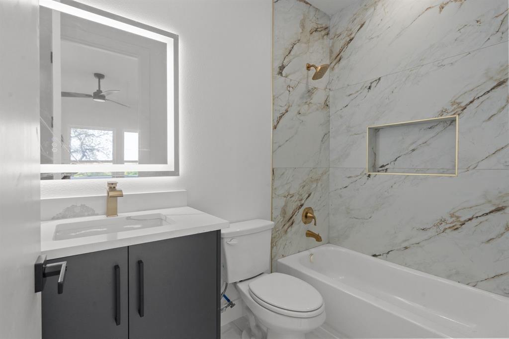 1847 Pollard Street Dallas, TX 75208 - Photo 7 of 11 Bathroom featuring vanity, washtub / shower combination, and ceiling fan