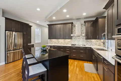 $825,000 | 2130 West Le Moyne Street, Unit 1, Chicago, IL 60622