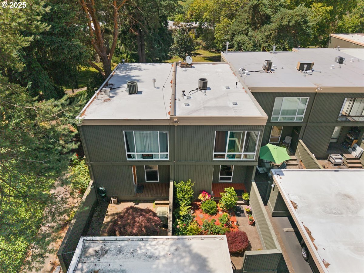 1637 Northwest Midlake Ln