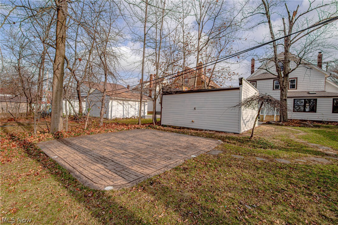 1896 South Compton Road Cleveland, OH 44118 - Photo 31 of 33