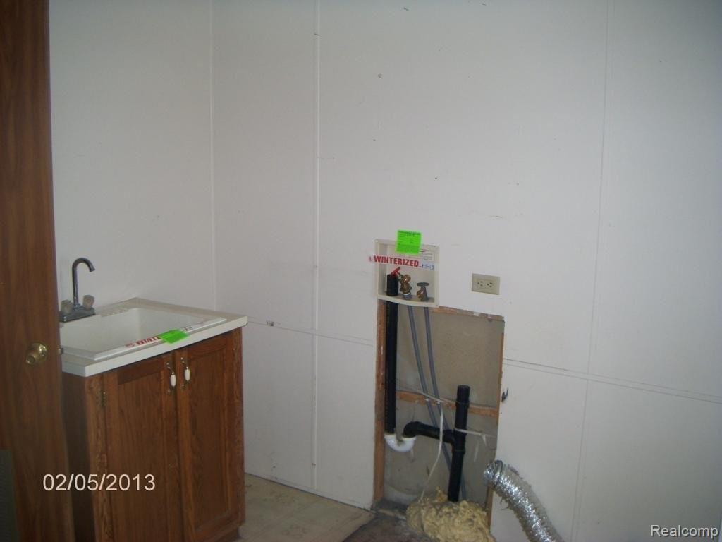 6397 Brown Road Avoca, MI 48006 - Photo 16 of 20 Laundry