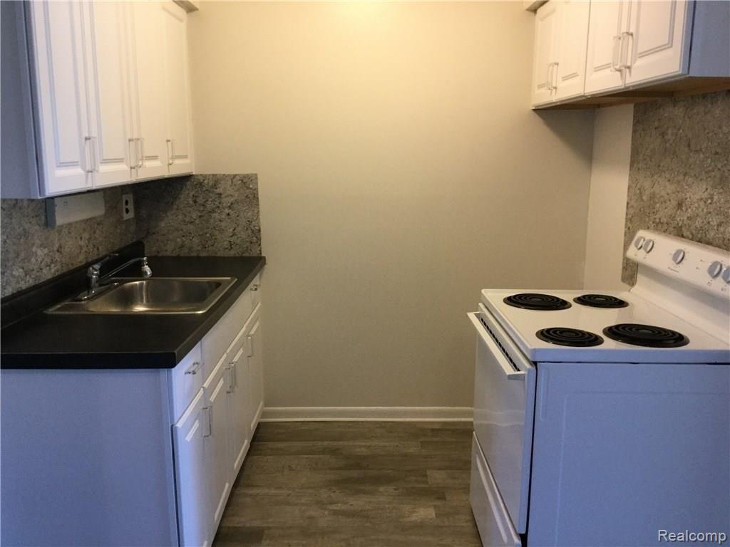 22999 West Seven Mile Road, Unit 18 Detroit, MI 48219 - Photo 9 of 12