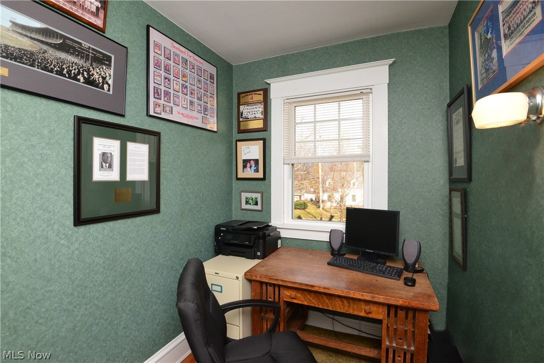 15629 Munn Road Cleveland, OH 44111 - Photo 17 of 24 This Bonus rm resides in btwn the Mstr & 2nd bdrm...currently being used as an office...but would make for a great nursery, 2nd full Bth, walk in closet or even excercise rm