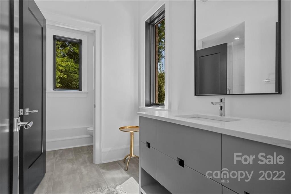 616 Queens Road Charlotte, NC 28204 - Photo 20 of 38 a bathroom with a sink and a mirror