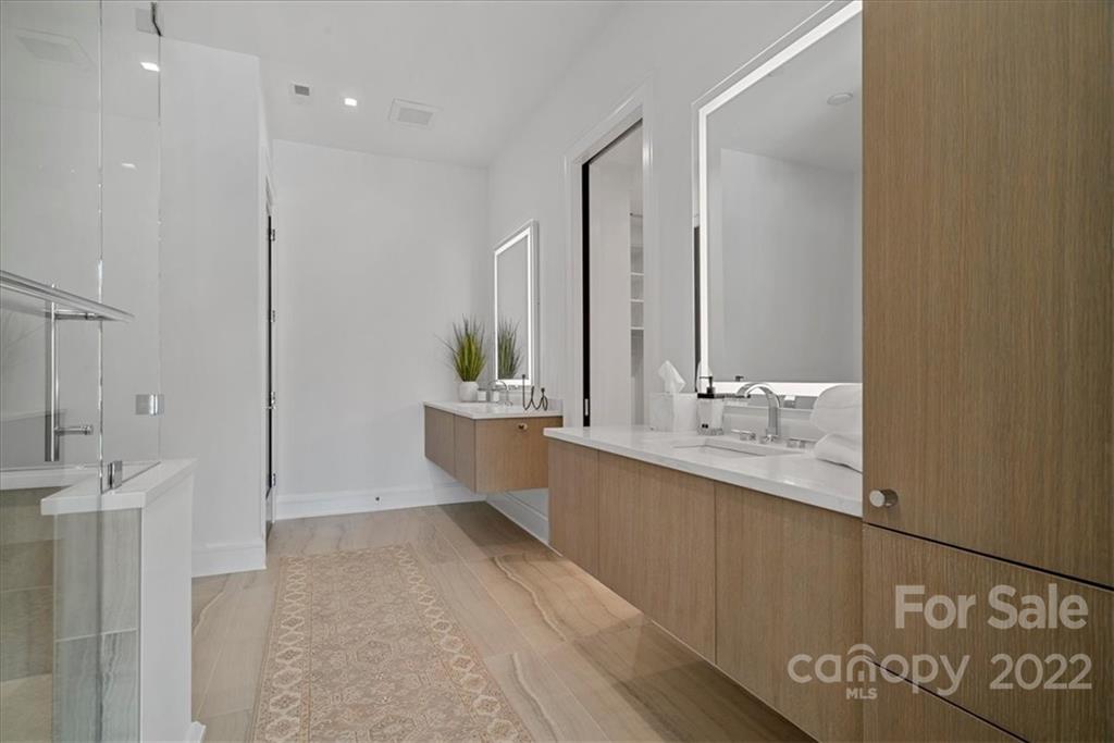 616 Queens Road Charlotte, NC 28204 - Photo 23 of 38 a spacious bathroom with a bathtub sink and mirror