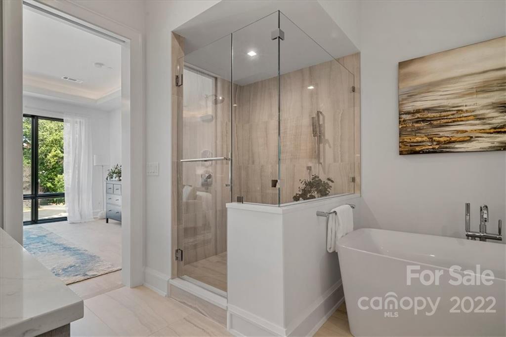 616 Queens Road Charlotte, NC 28204 - Photo 25 of 38 a bathroom with a tub a sink and a shower