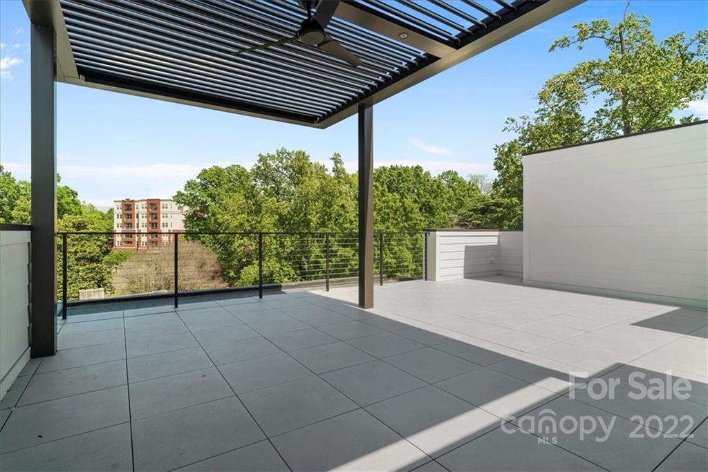 616 Queens Road Charlotte, NC 28204 - Photo 35 of 38 a view of a backyard