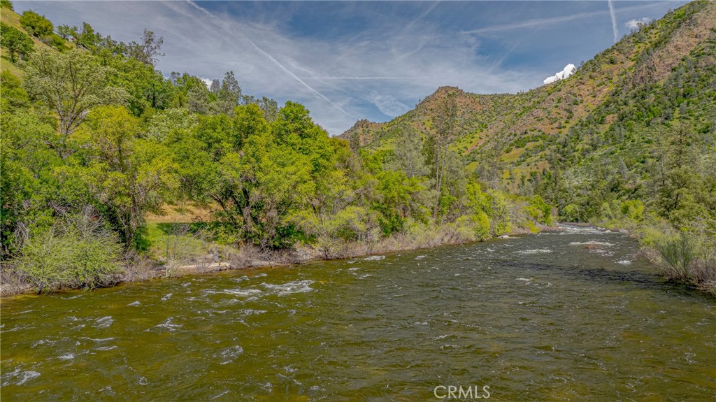 9977 Incline Road El Portal, CA 95318 - Photo 11 of 46 a view of a yard
