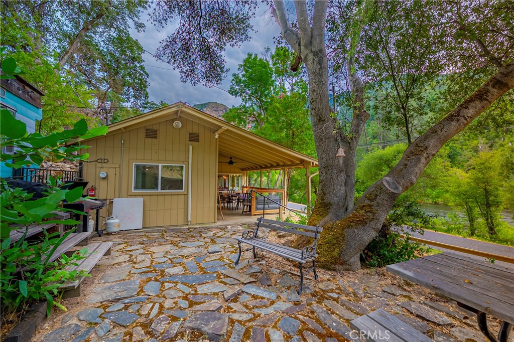 9977 Incline Road El Portal, CA 95318 - Photo 17 of 46 a front view of a house with garden