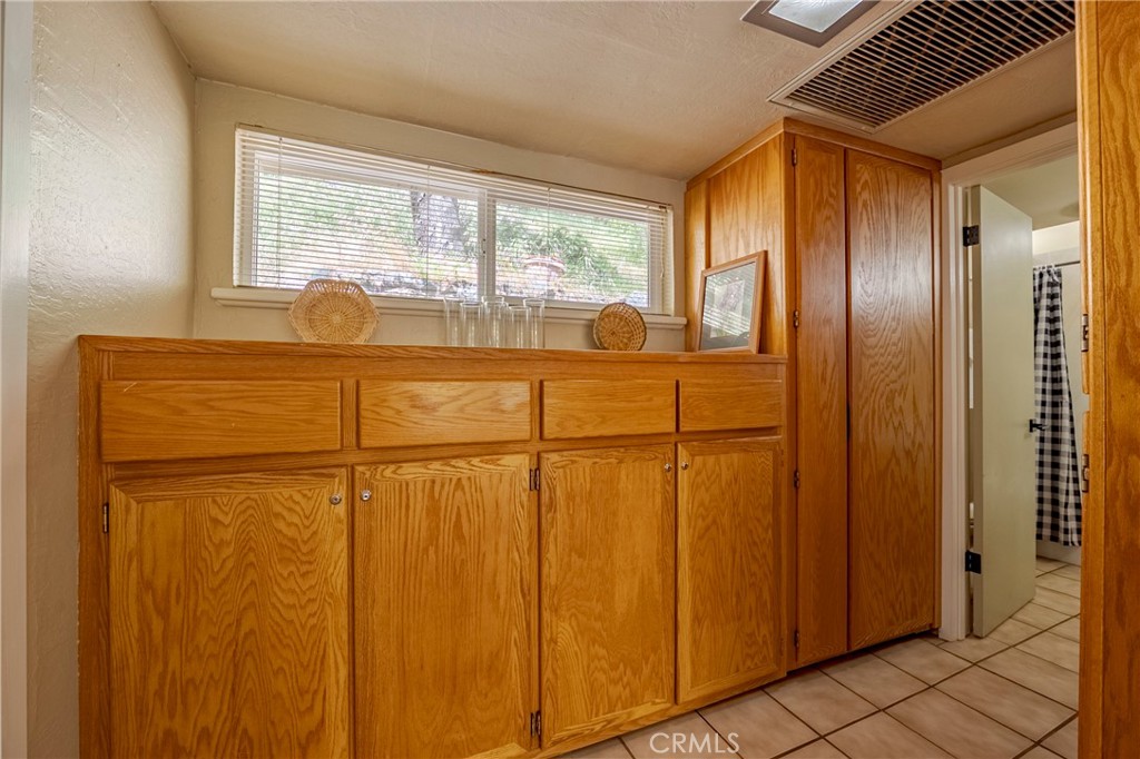 9977 Incline Road El Portal, CA 95318 - Photo 27 of 46 a room with sliding door