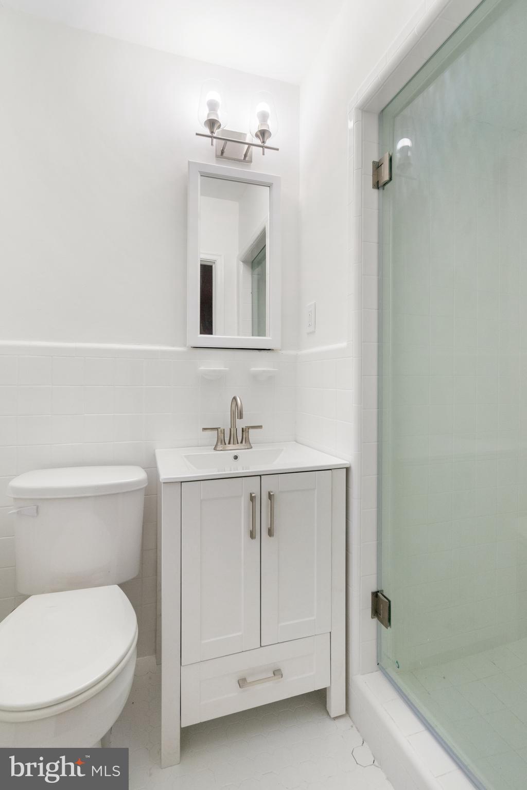 2431 North 50th Street Philadelphia, PA 19131 - Photo 14 of 23 Main bath