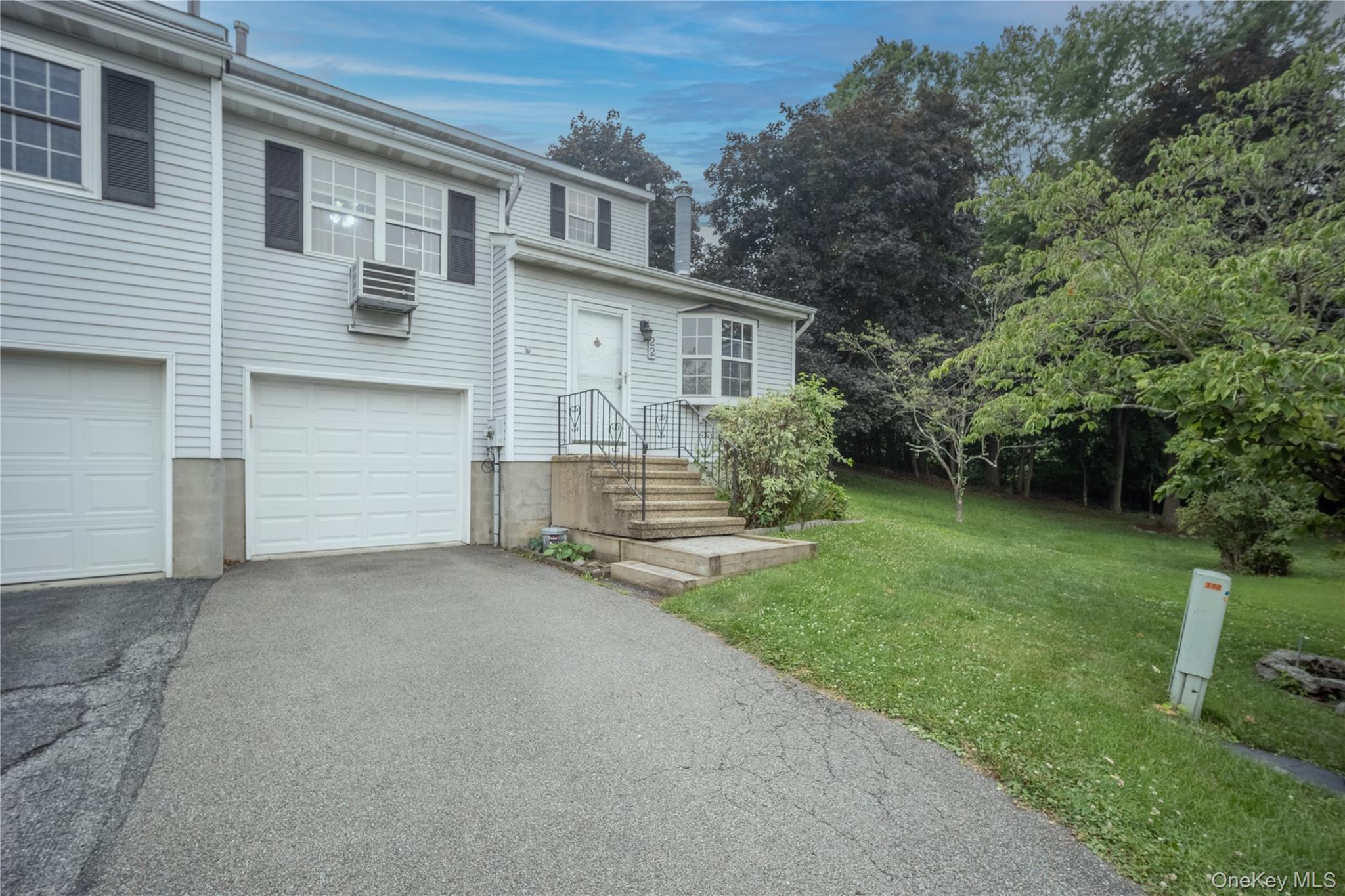 22 Hemlock Court Fishkill, NY 12524 - Photo 2 of 33 Gallery Image 2