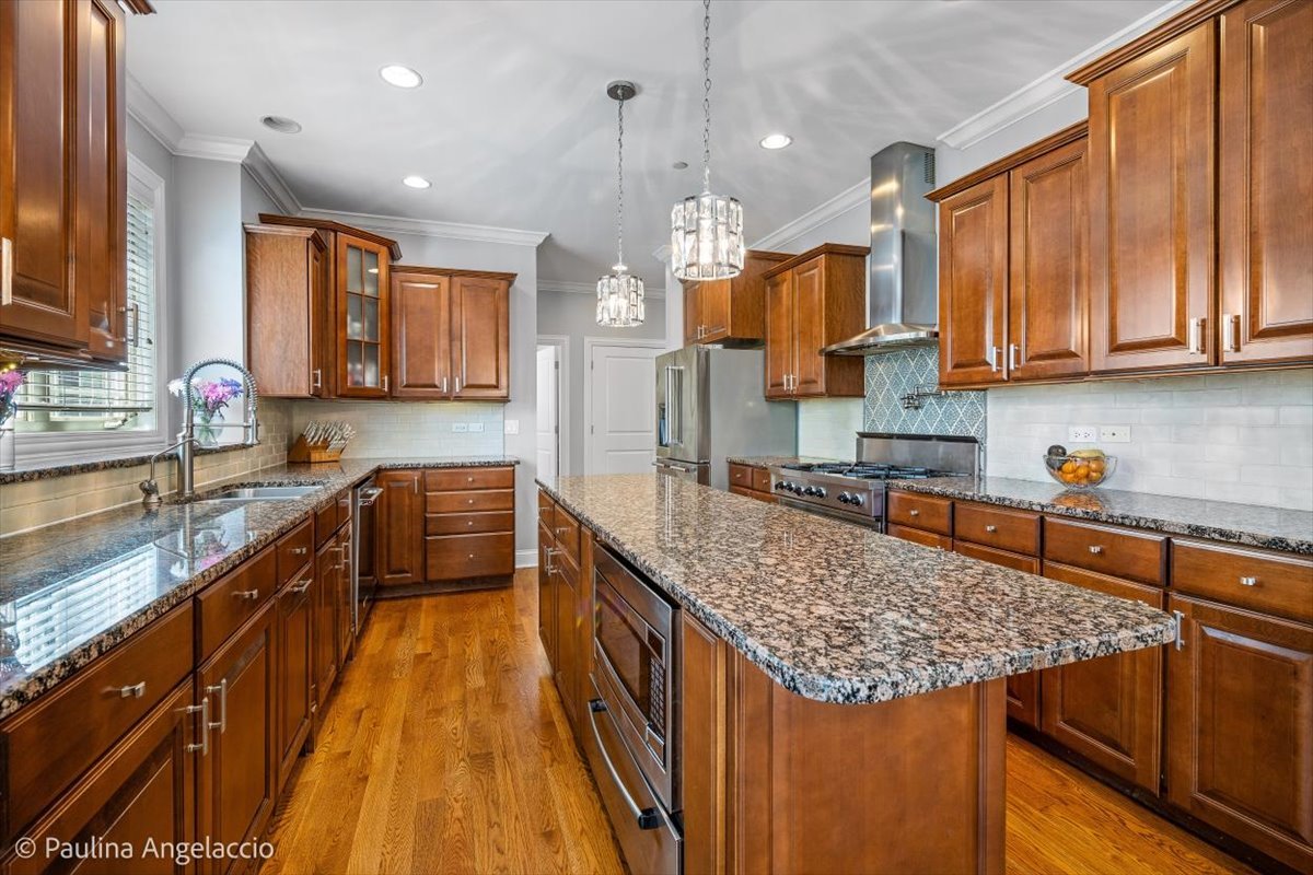 443 June Terrace Barrington, IL 60010 - Photo 10 of 44