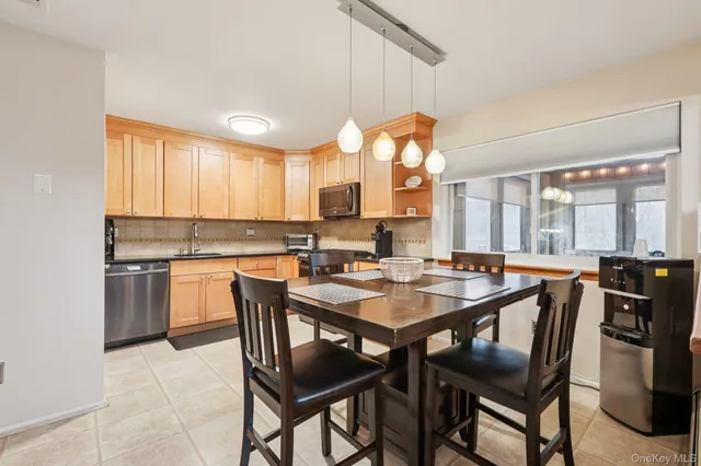 $840,000 | 4 Austin Way, Tappan, NY 10983