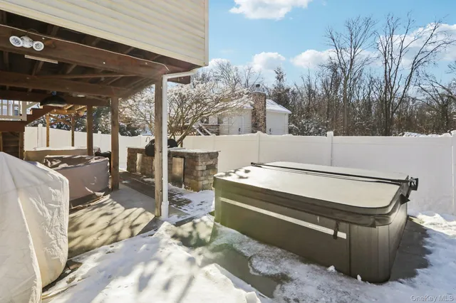 $840,000 | 4 Austin Way, Tappan, NY 10983