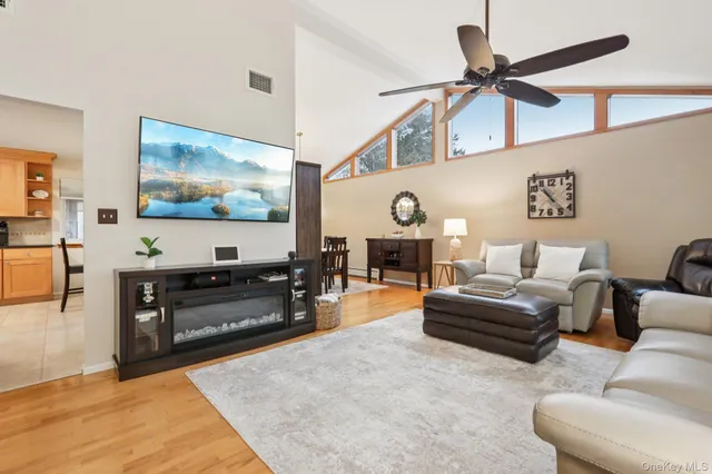 $840,000 | 4 Austin Way, Tappan, NY 10983