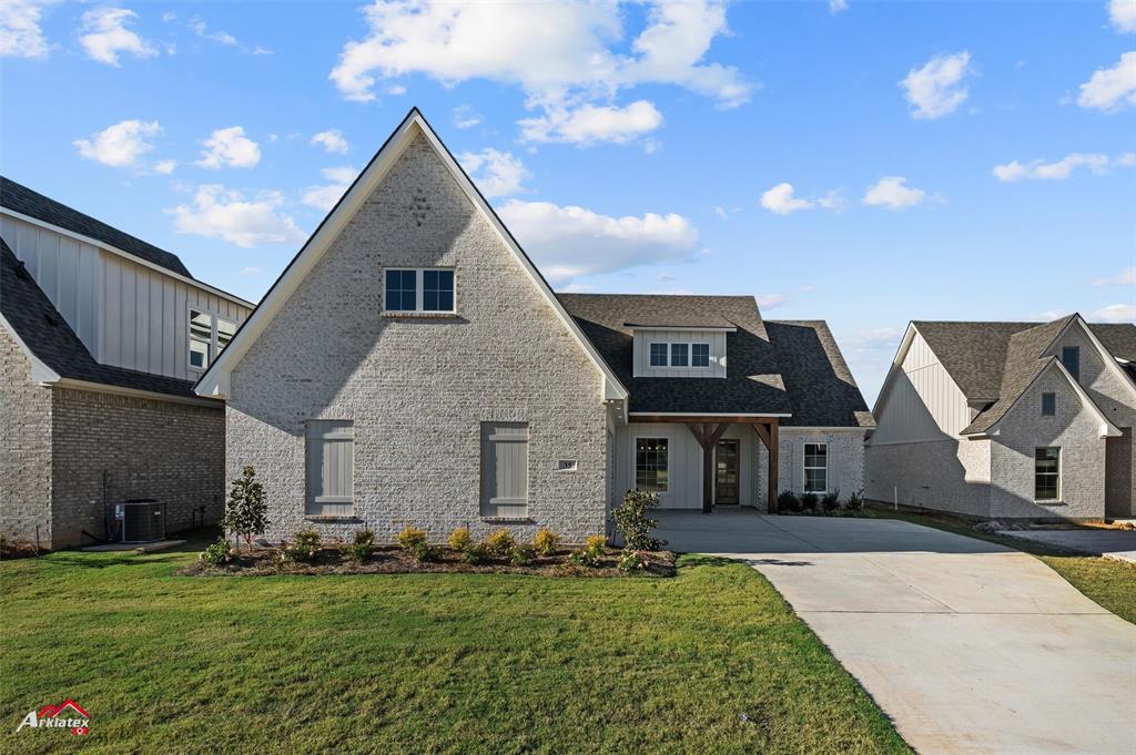 35 Turtle Creek Drive Benton, LA 71006 - Photo 6 of 32 a front view of a house with a garden