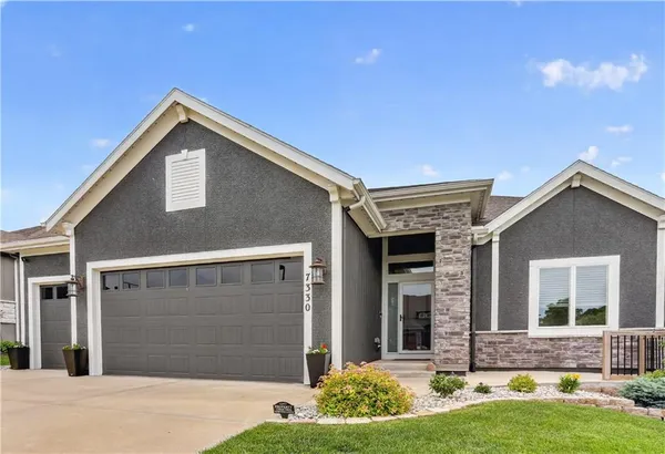 $629,500 | 7330 Northwest Forest Lakes Drive, Parkville, MO 64152