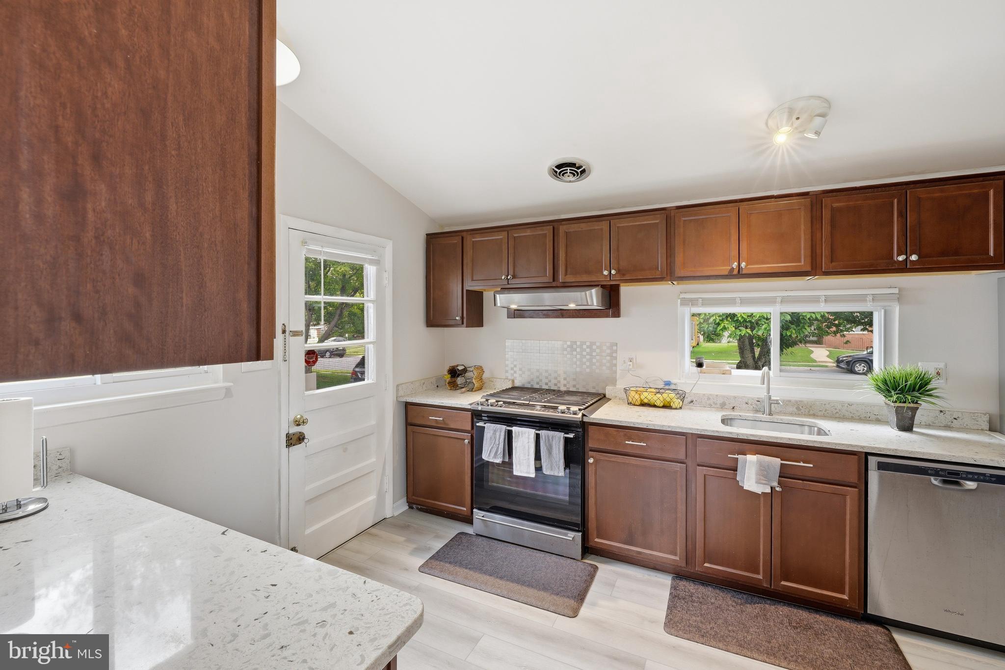 7434 Prince George Road Baltimore, MD 21208 - Photo 10 of 30 Enjoy gas cooking and granite countertops!