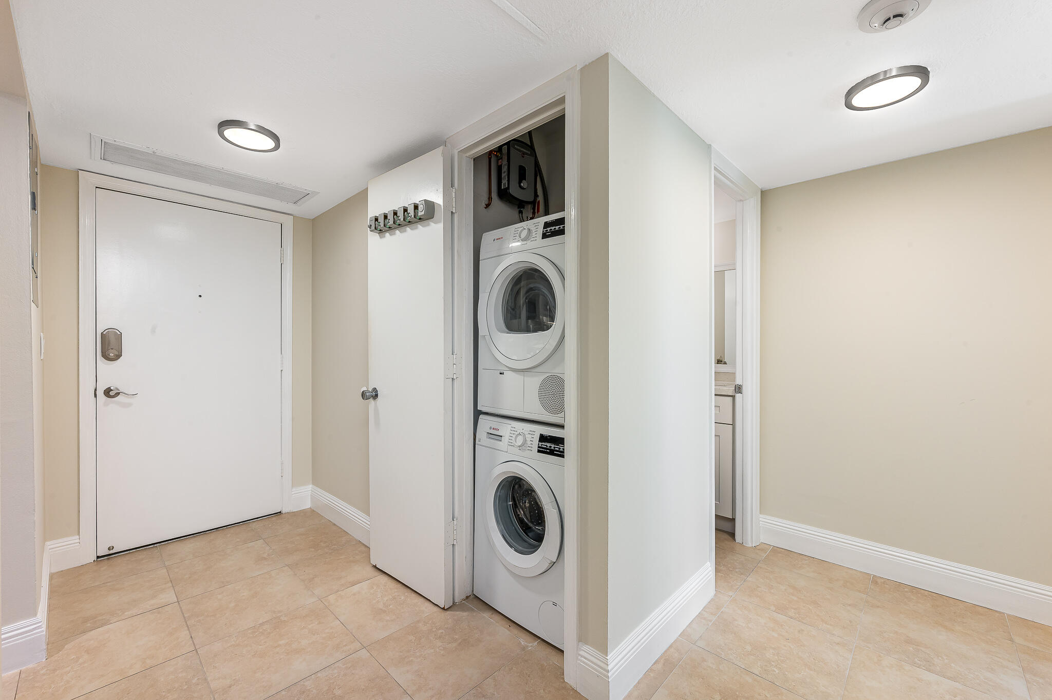 1111 South Ocean Boulevard, Unit 320 Boca Raton, FL 33432 - Photo 17 of 24 Bosch Laundry