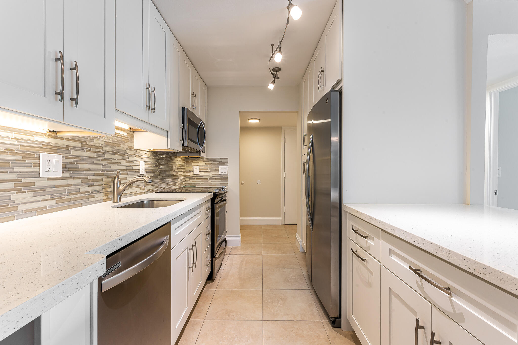 1111 South Ocean Boulevard, Unit 320 Boca Raton, FL 33432 - Photo 3 of 24 Updated Kitchen