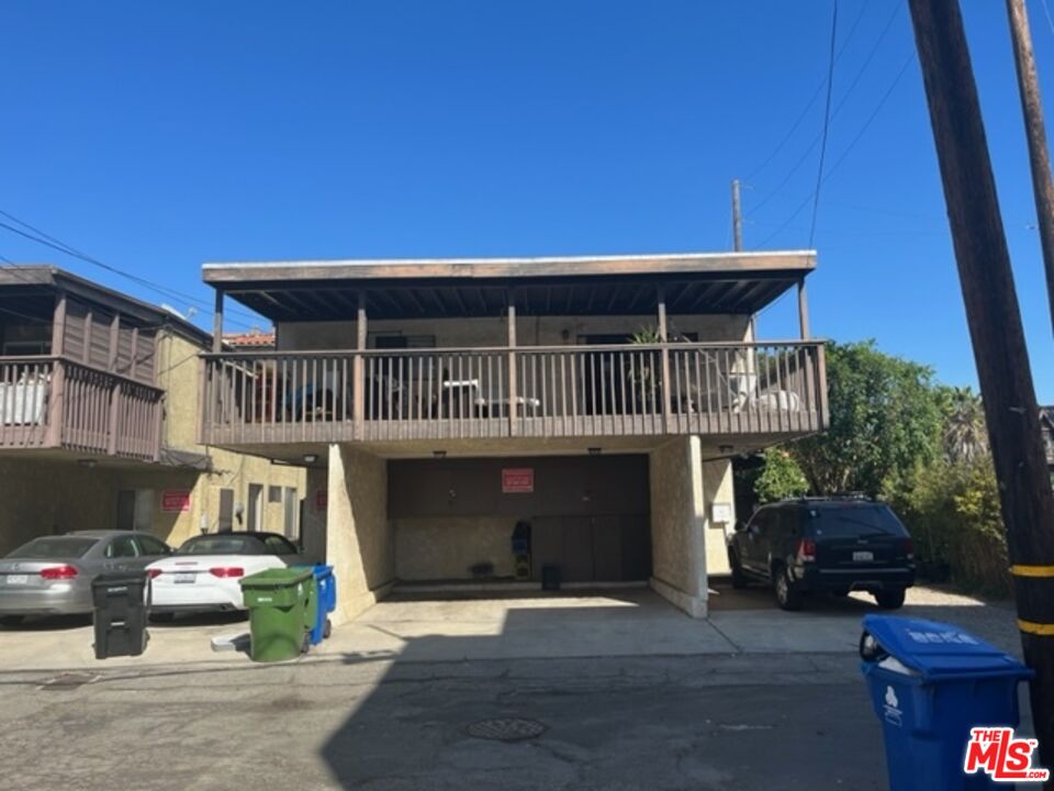 3809 Gran Corso Venice, CA 90292 - Photo 19 of 19 a front view of a house with a yard