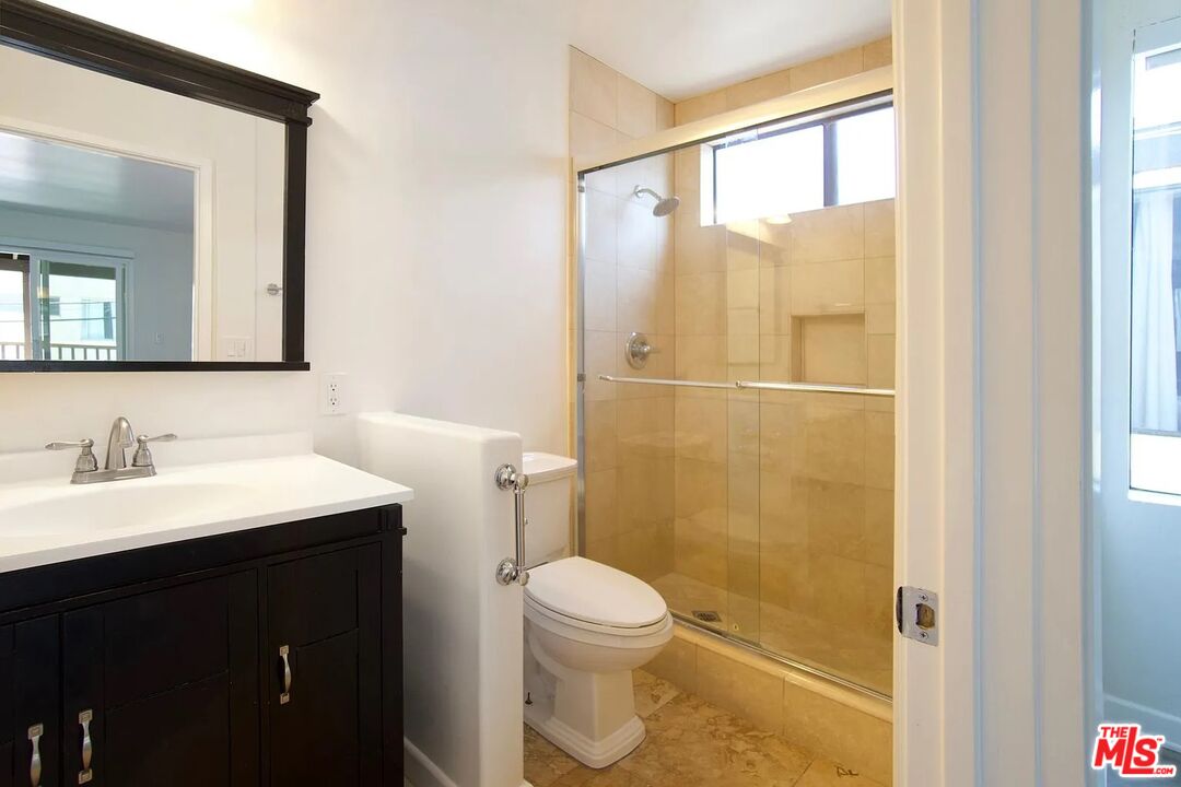 3809 Gran Corso Venice, CA 90292 - Photo 5 of 19 a bathroom with a sink and a mirror