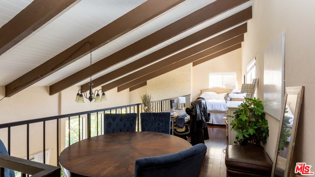 3809 Gran Corso Venice, CA 90292 - Photo 6 of 19 a view of a living room