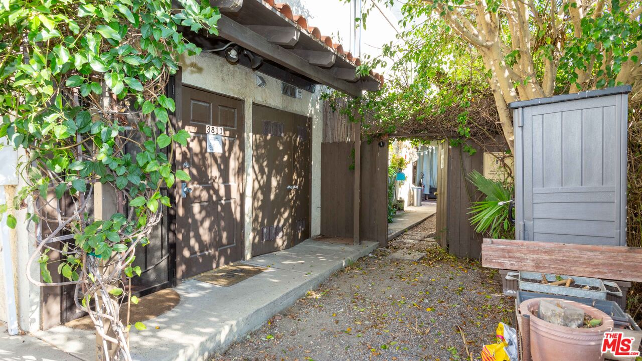 3809 Gran Corso Venice, CA 90292 - Photo 7 of 19 a front view of a house with a yard