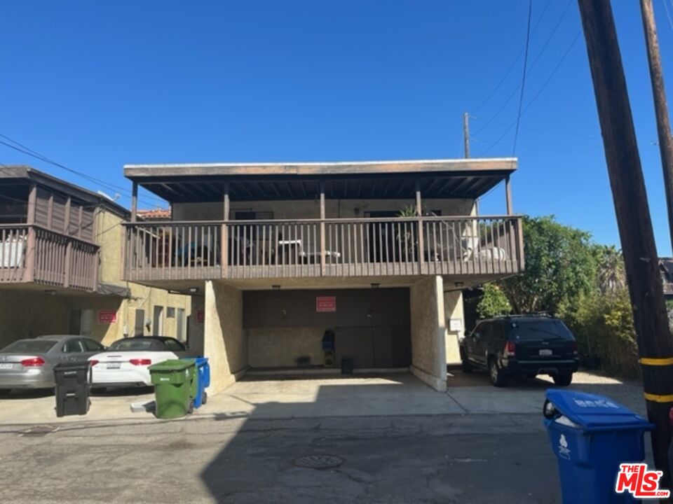 3809 Gran Corso Venice, CA 90292 - Photo 9 of 19 a front view of a house with a garden