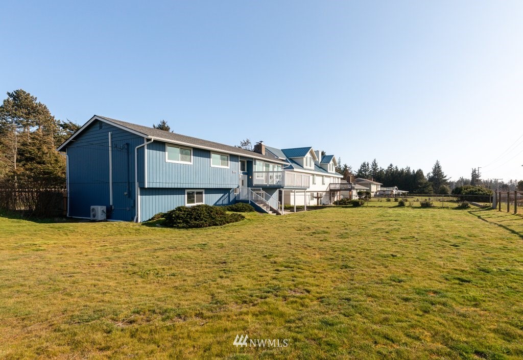 1993 Island View Road Oak Harbor, WA 98277 - Photo 4 of 39 Gallery Image 4