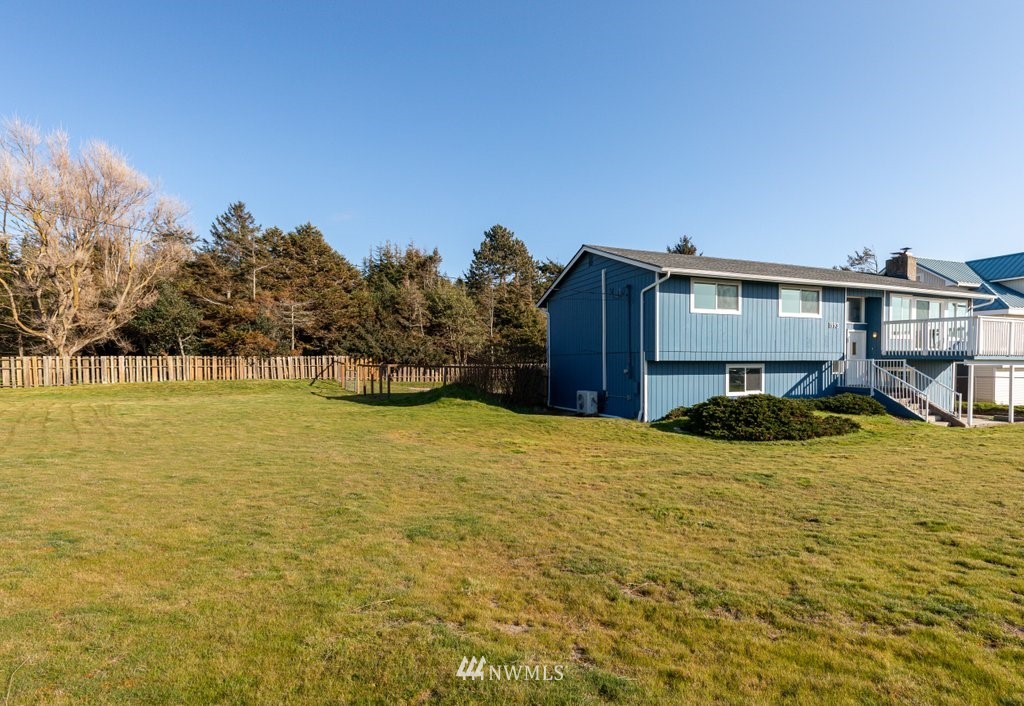 1993 Island View Road Oak Harbor, WA 98277 - Photo 5 of 39 Gallery Image 5
