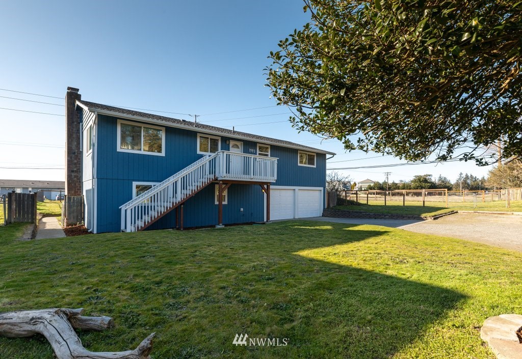 1993 Island View Road Oak Harbor, WA 98277 - Photo 7 of 39 Gallery Image 7