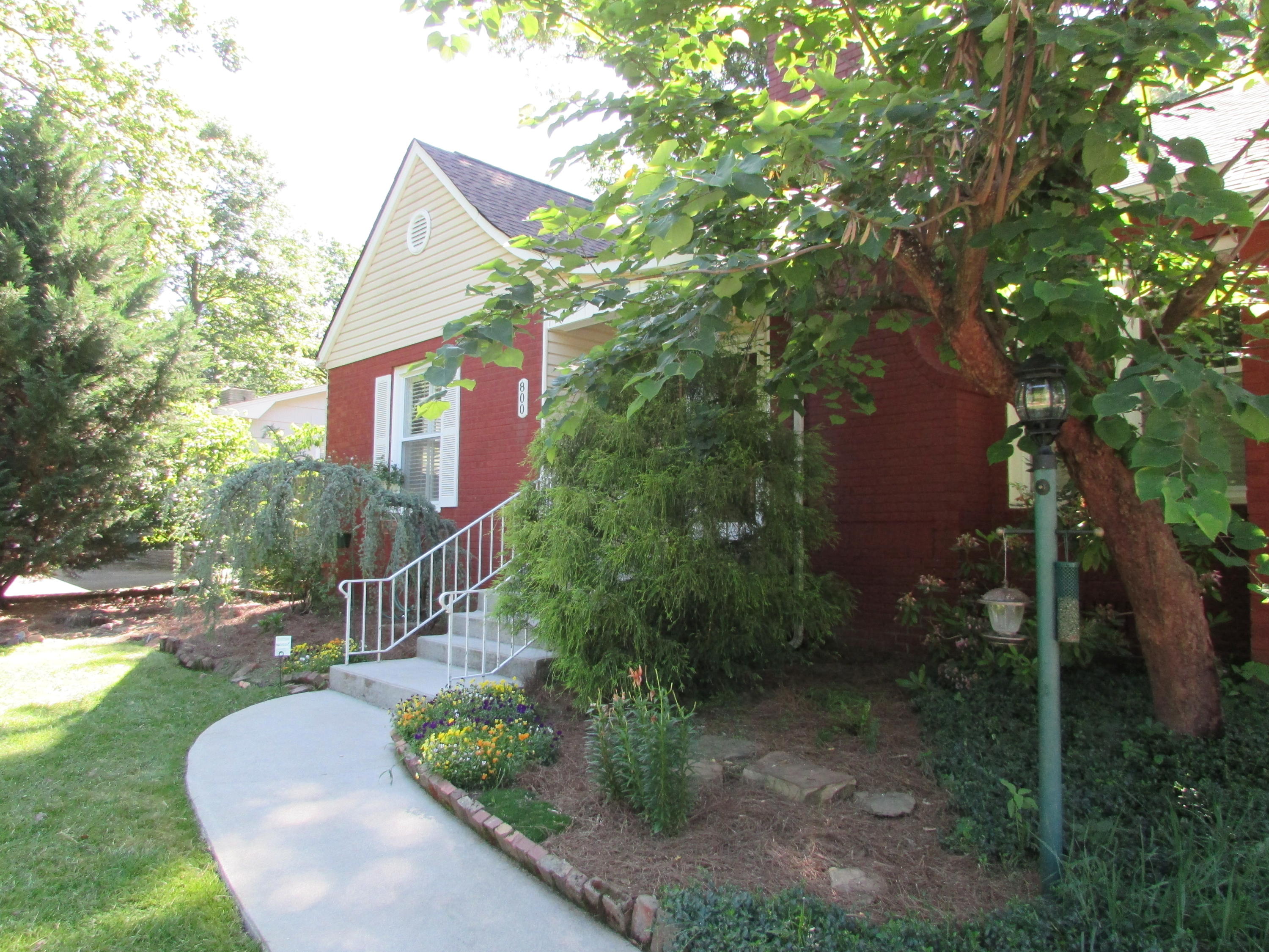 800 Kesterson Road Knoxville, TN 37918 - Photo 2 of 37 2016-06-08 004