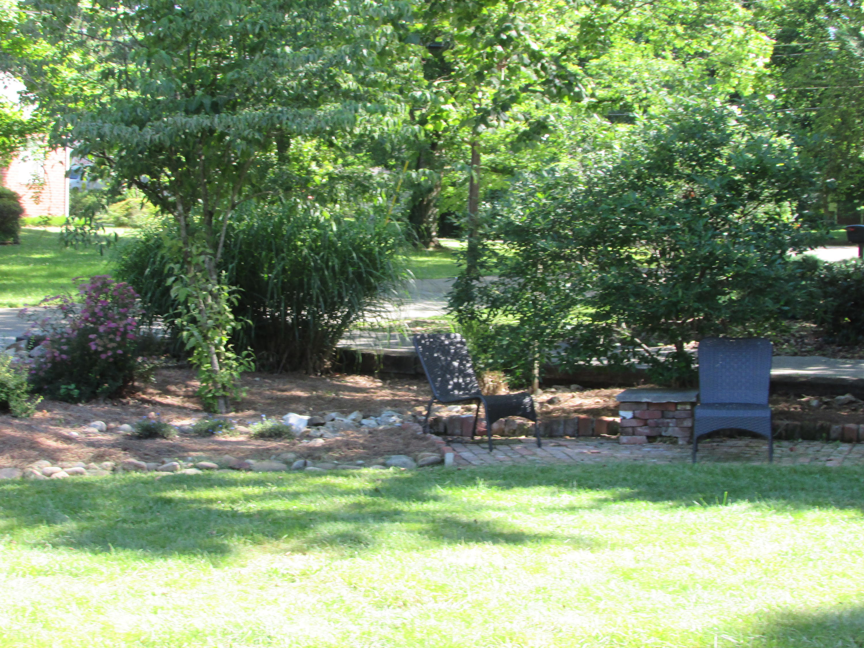 800 Kesterson Road Knoxville, TN 37918 - Photo 4 of 37 Front yard