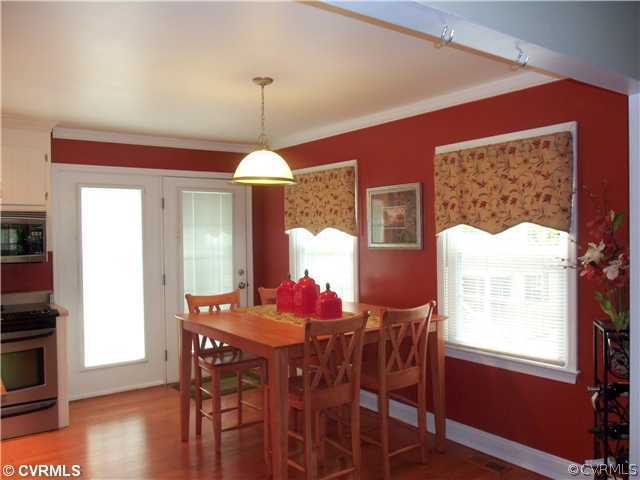 2565 Pilkington Road Powhatan, VA 23139 - Photo 5 of 12 Kitchen - Large eating area with deck access