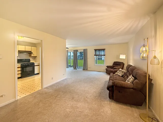 $2,150 | 1206 Ballantrae Place, Unit B, Mundelein, IL 60060