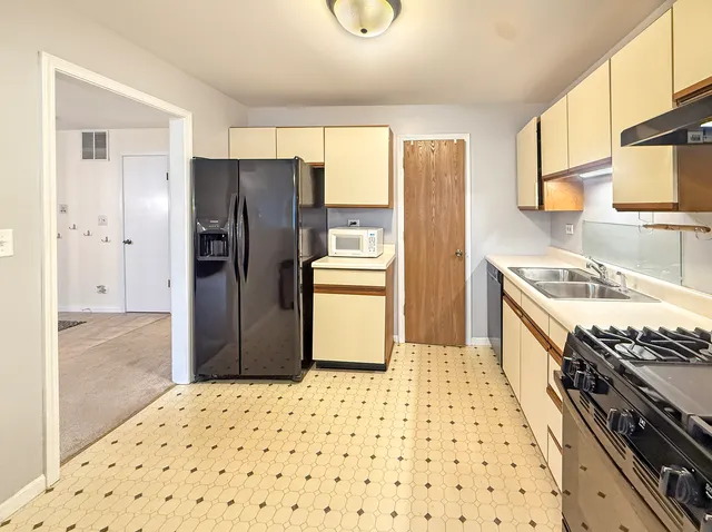 $2,150 | 1206 Ballantrae Place, Unit B, Mundelein, IL 60060