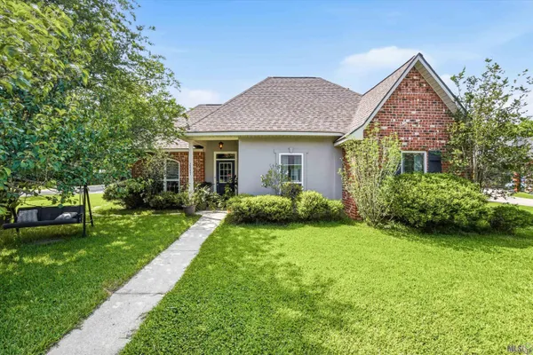 $230,000 | 2047 Falconcrest Drive, Denham Springs, LA 70726