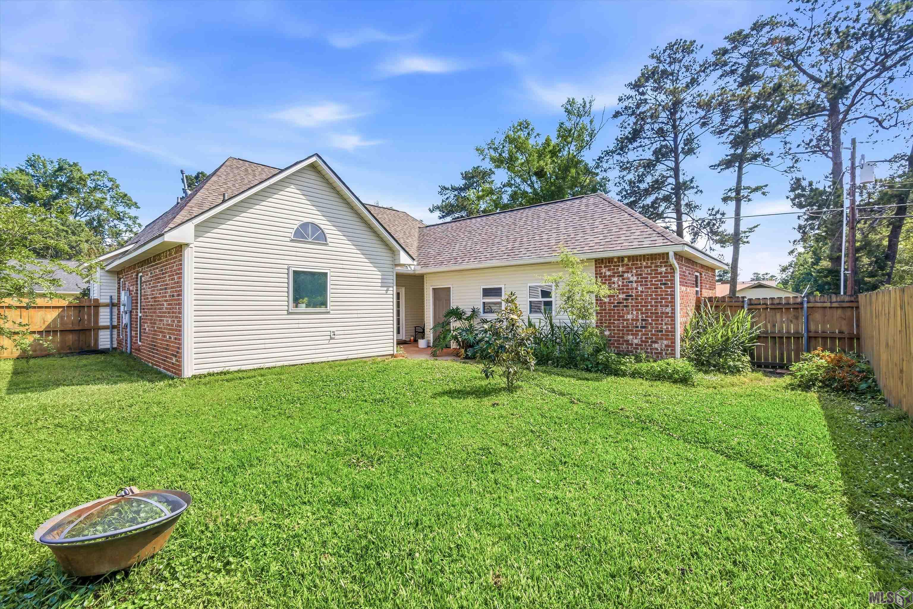 2047 Falconcrest Drive Denham Springs, LA 70726 - Photo 14 of 16