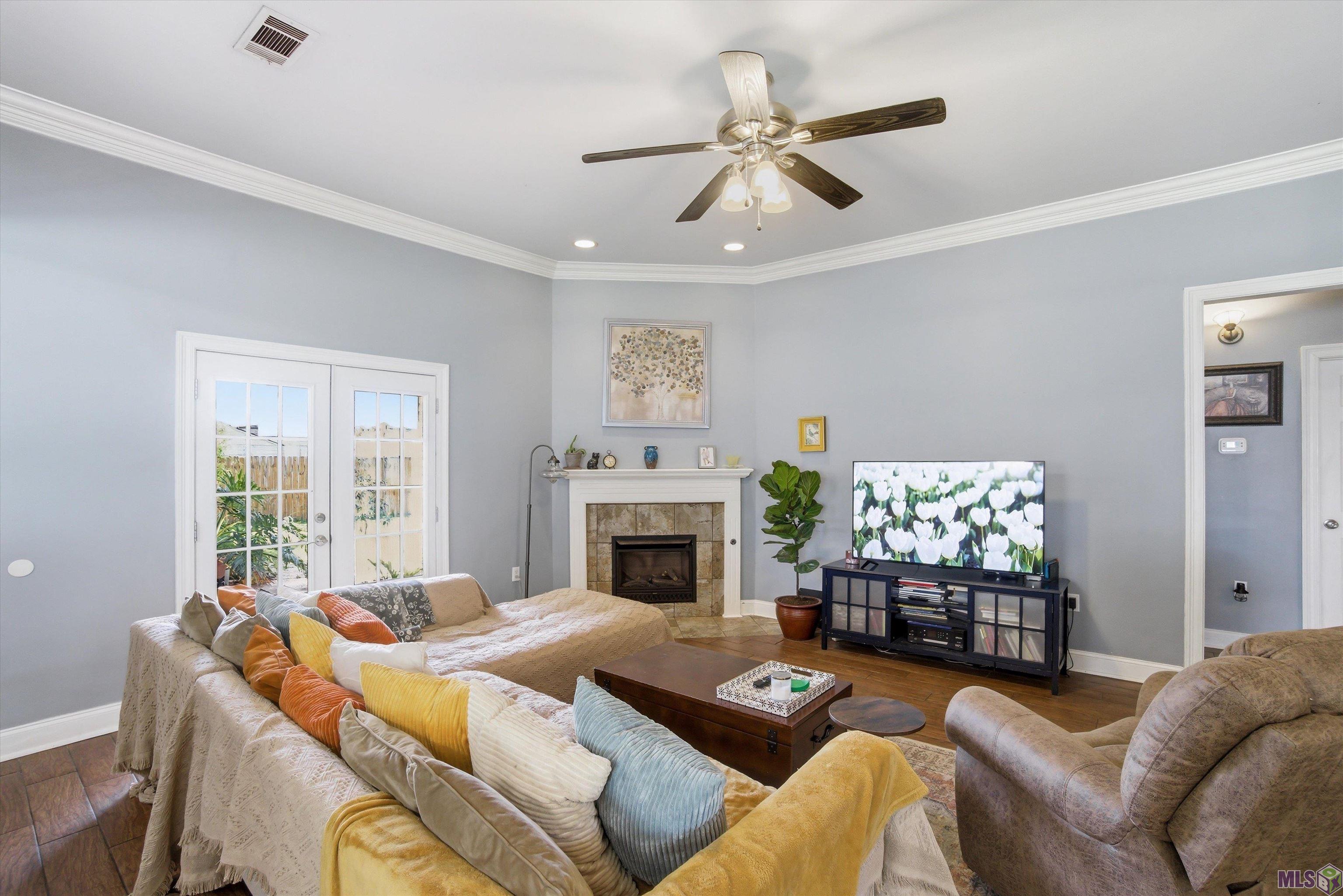 2047 Falconcrest Drive Denham Springs, LA 70726 - Photo 3 of 16
