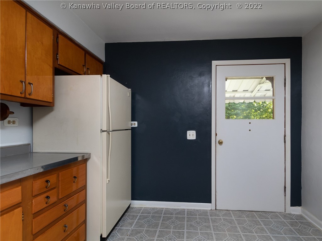 902 Jackson Road St. Albans, WV 25177 - Photo 3 of 32 Gallery Image 3