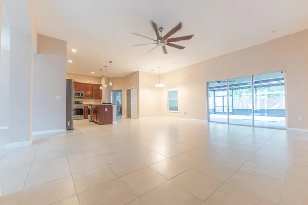 a view of livingroom with furniture