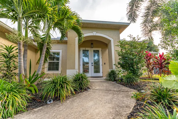 a view of a house with a tree